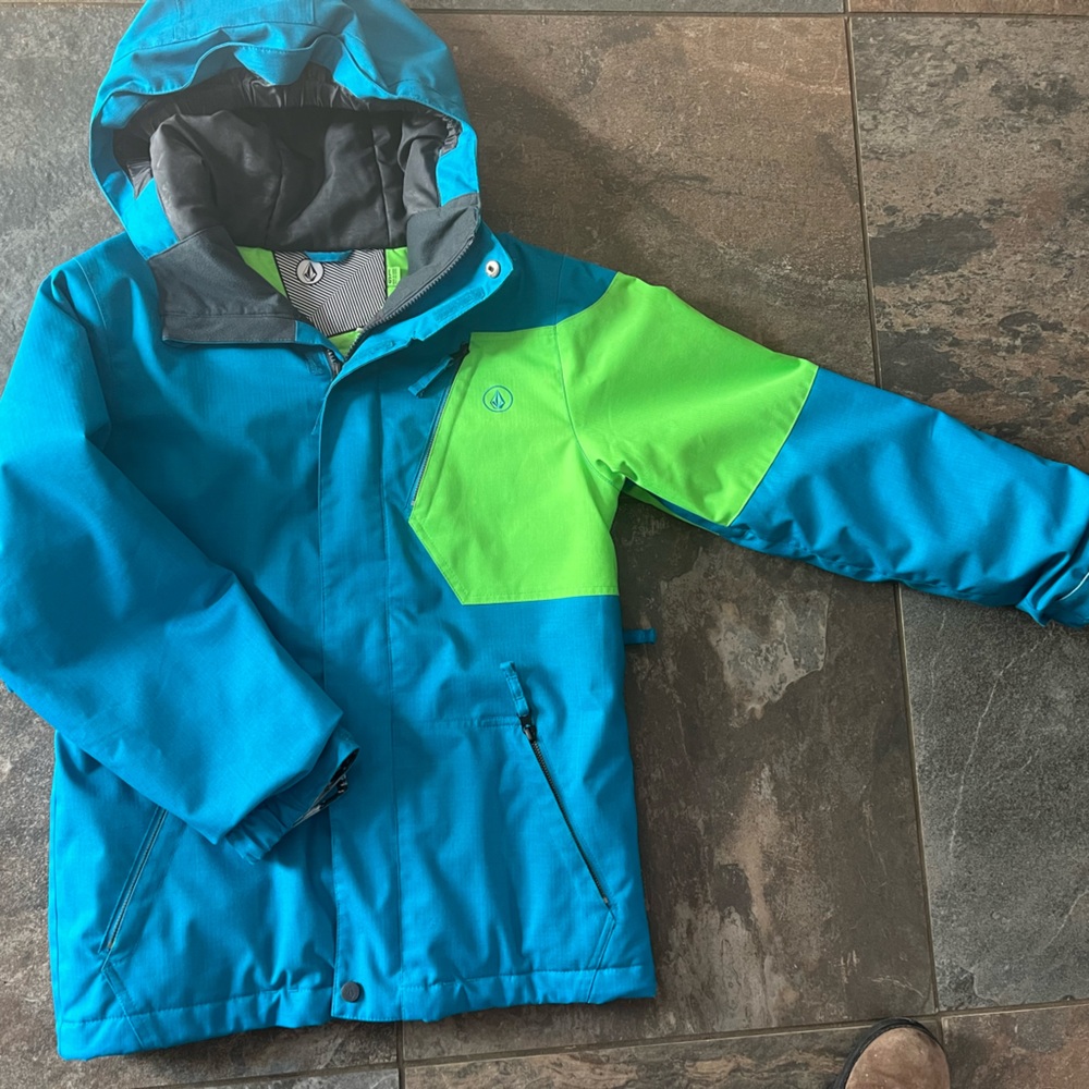 Boys medium ski snowboard jacket.